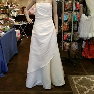 Beautiful wedding gown(sold )